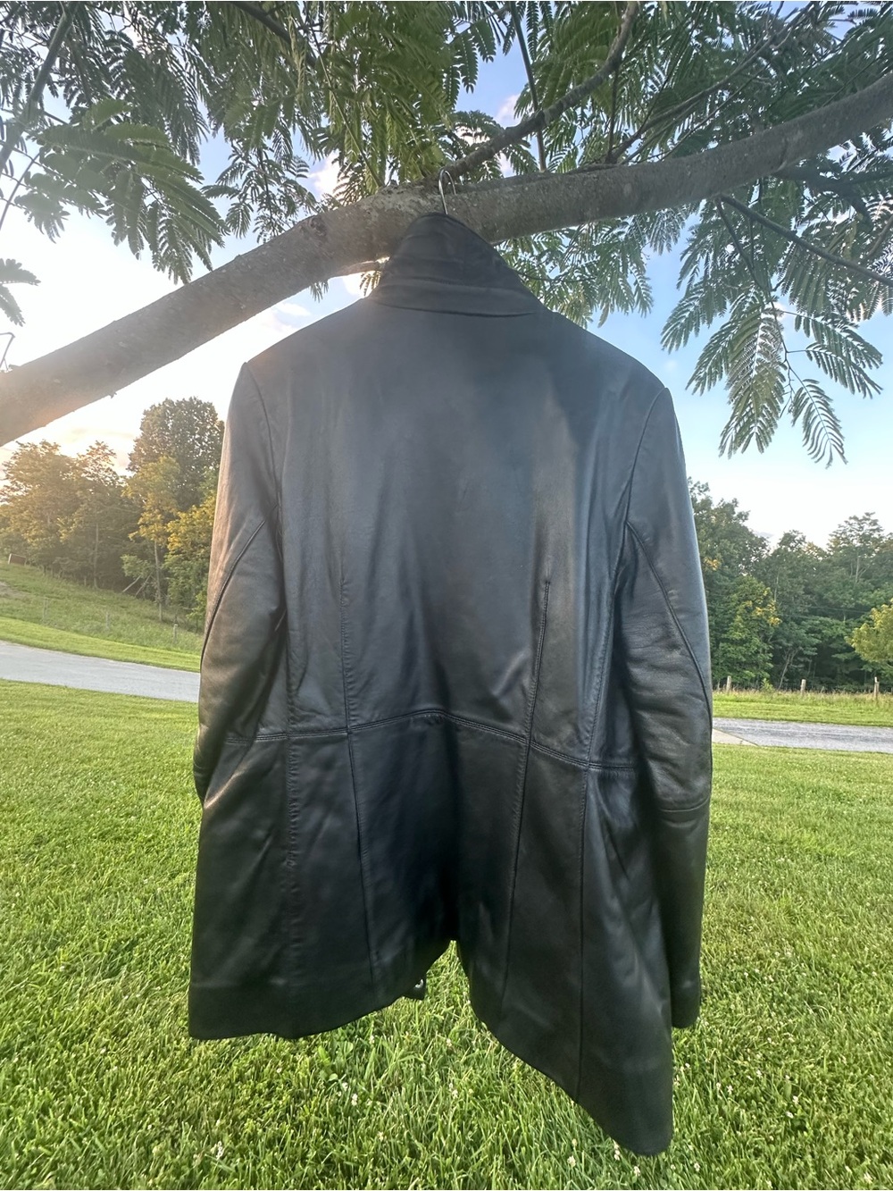 Women’s Large Black Leather Jacket with Quilted Interior- like new - Picture 3 of 10